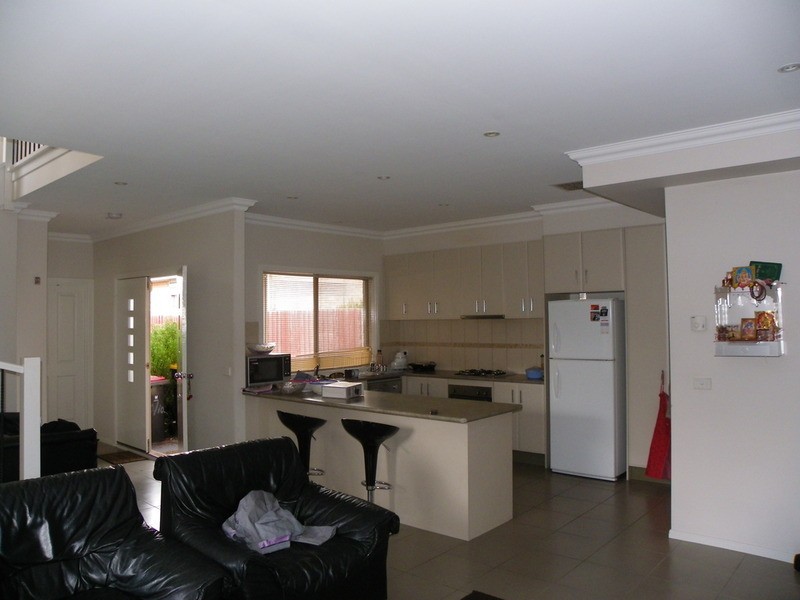 2/10 Mill Road, Oakleigh VIC 3166