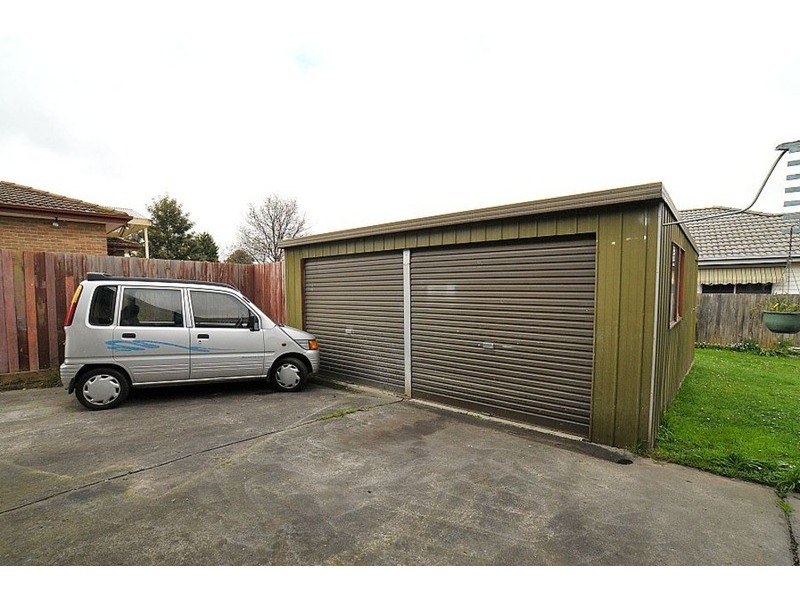10 Lydford Road, Ferntree Gully VIC 3156