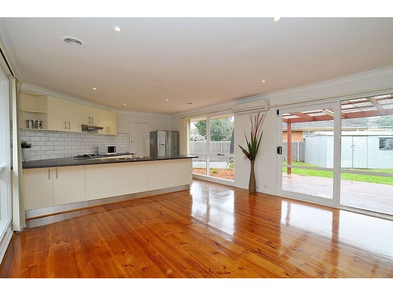 12 Glenfern Road, Ferntree Gully VIC 3156