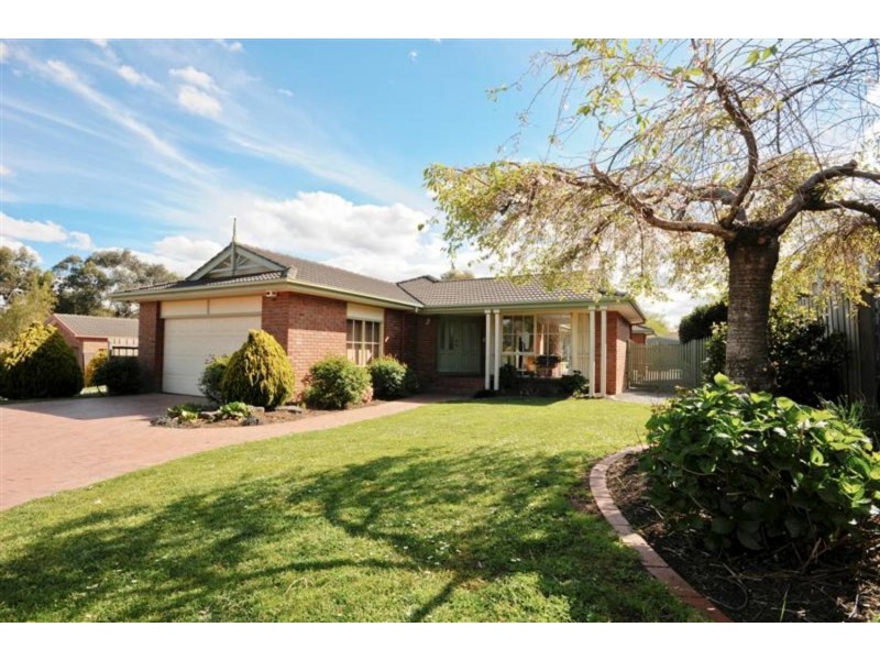 12 Blueridge Drive, Mooroolbark VIC 3138