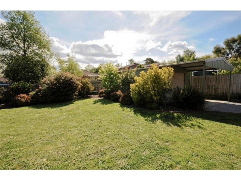 12 Blueridge Drive, Mooroolbark VIC 3138