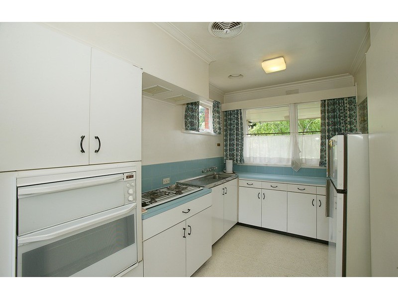 16 Allison  Court, Vermont VIC 3133