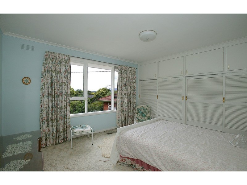 16 Allison  Court, Vermont VIC 3133