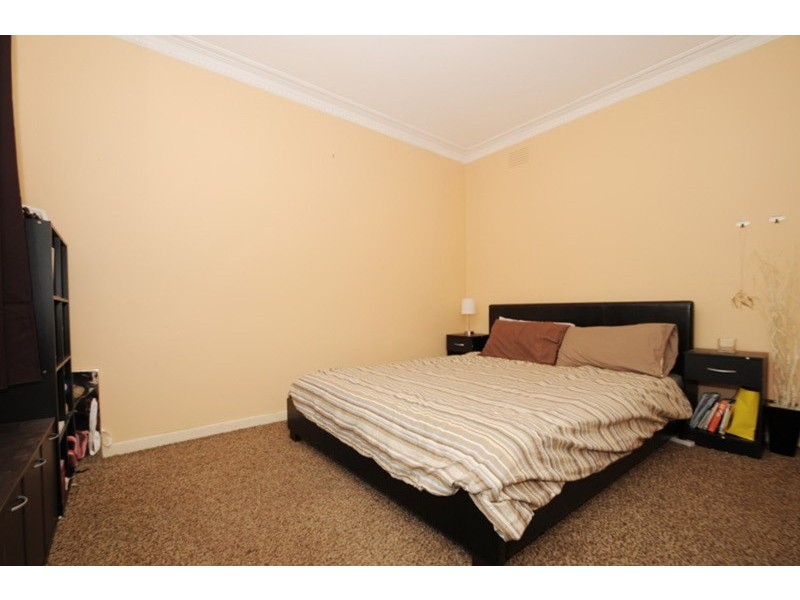 5 Cambro Road, Clayton VIC 3168