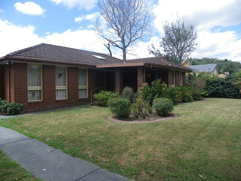 8 Acacia Road, Upper Ferntree Gully VIC 3156