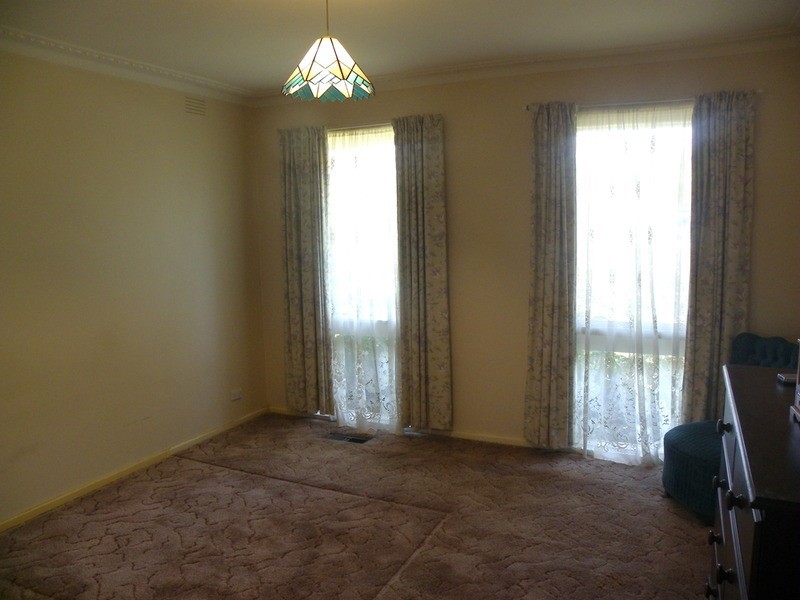 8 Acacia Road, Upper Ferntree Gully VIC 3156