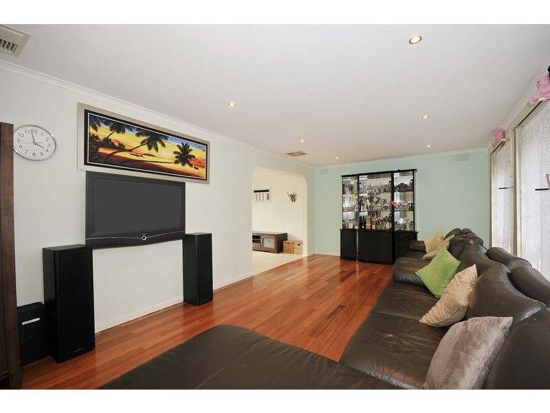 15 Benwerrin  Drive, Wantirna VIC 3152