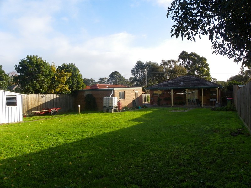 17 renwick Road, Ferntree Gully VIC 3156
