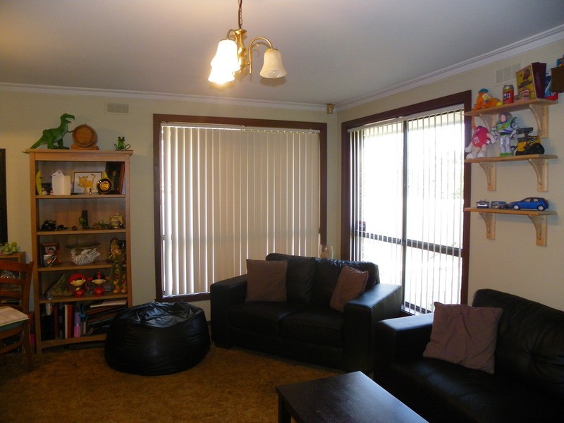 17 renwick Road, Ferntree Gully VIC 3156