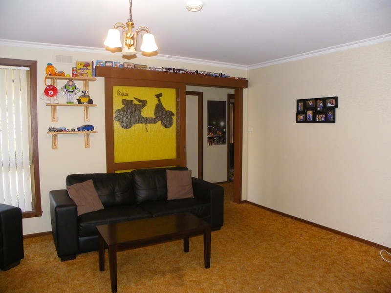 17 renwick Road, Ferntree Gully VIC 3156