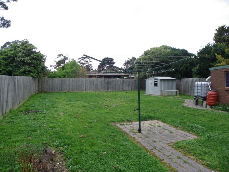 17 renwick Road, Ferntree Gully VIC 3156