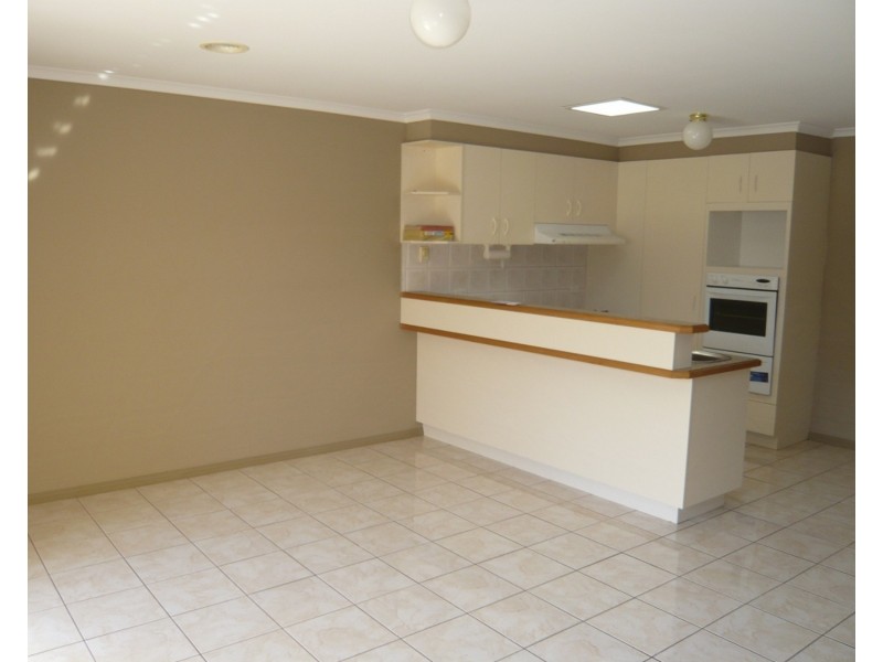 2/33 Narcissus Avenue, Boronia VIC 3155