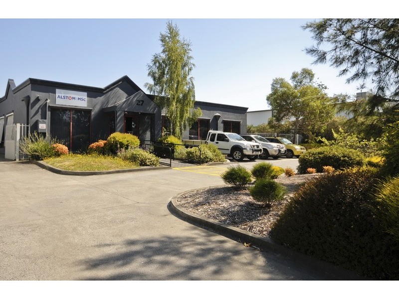 27 Research Drive, Croydon South VIC 3136