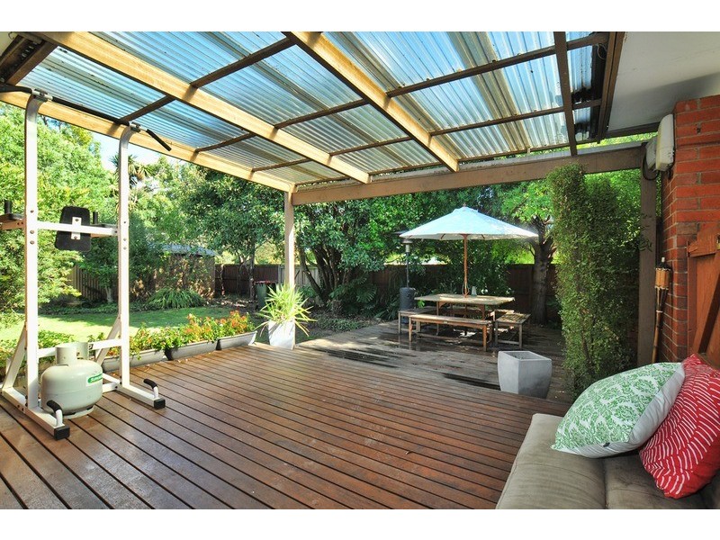 8 Ashton Road, Ferntree Gully VIC 3156