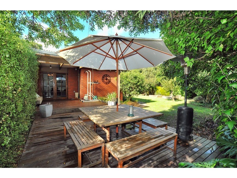 8 Ashton Road, Ferntree Gully VIC 3156