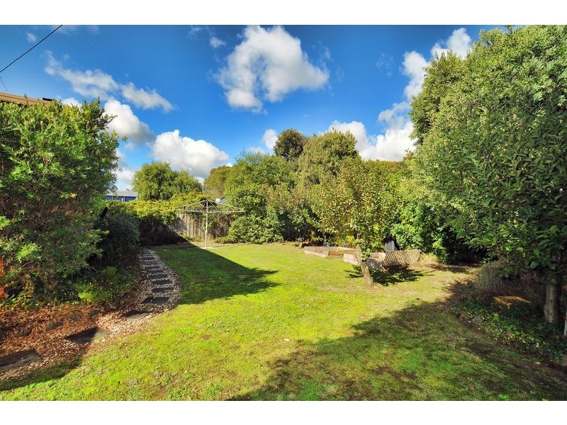 8 Ashton Road, Ferntree Gully VIC 3156