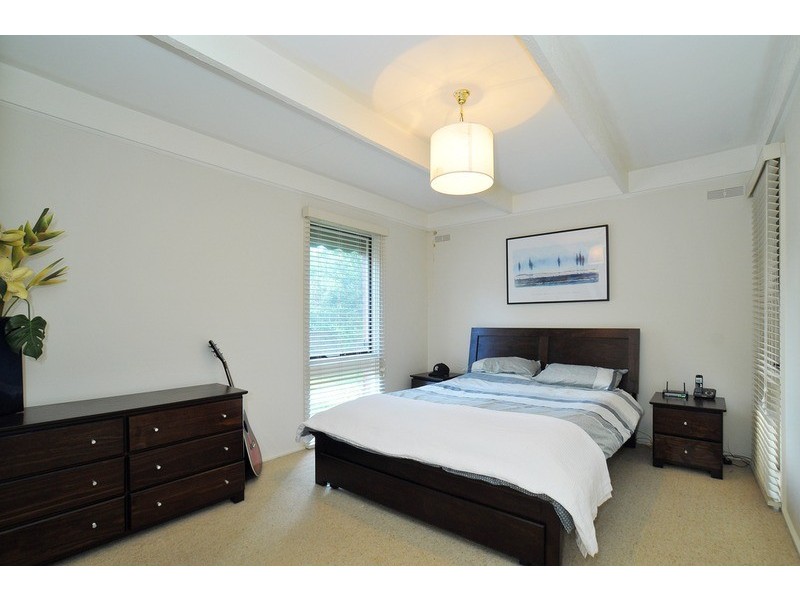 8 Ashton Road, Ferntree Gully VIC 3156