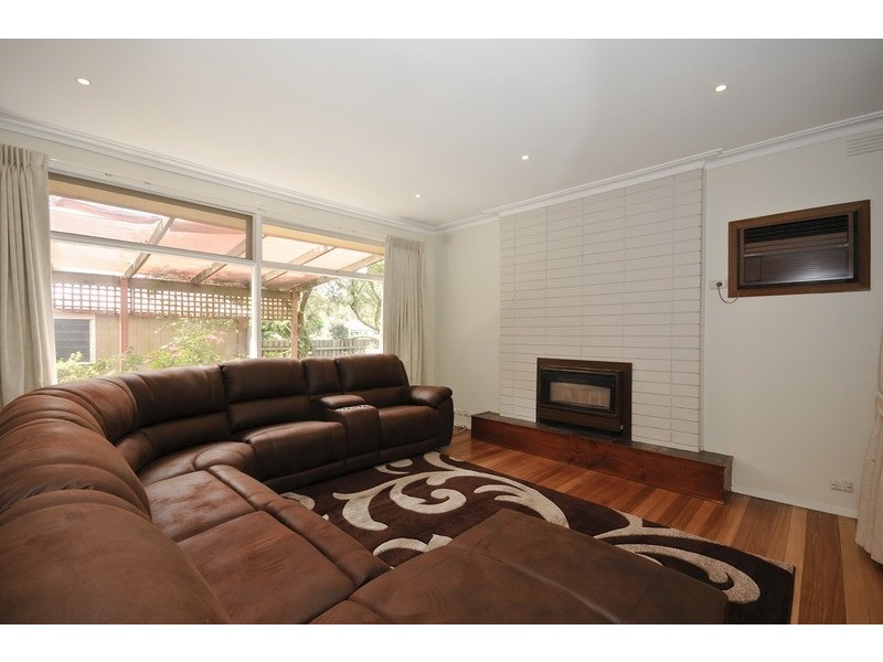 2 Blackwood Park Road, Ferntree Gully VIC 3156