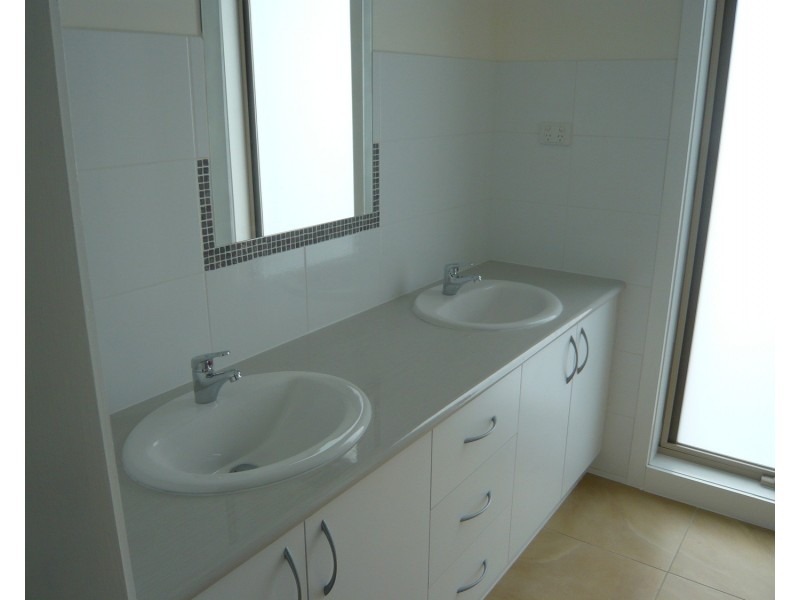 23 Farmdale Road, Pakenham VIC 3810