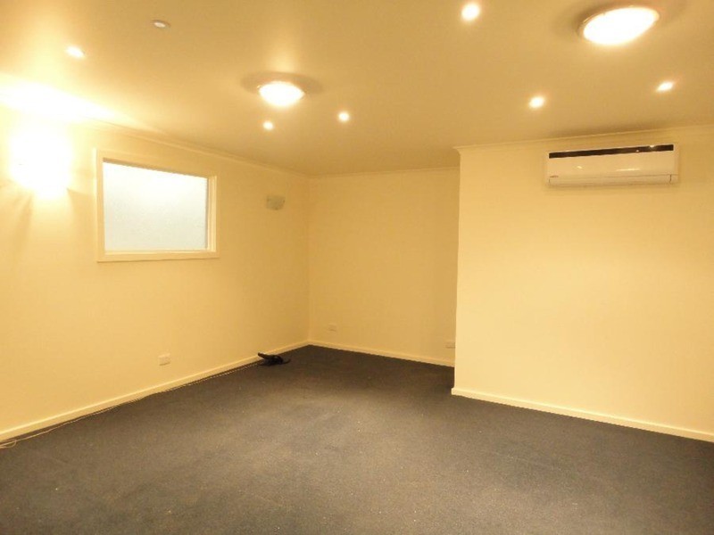 2A/35 Gilbert Park  Drive, Knoxfield VIC 3180