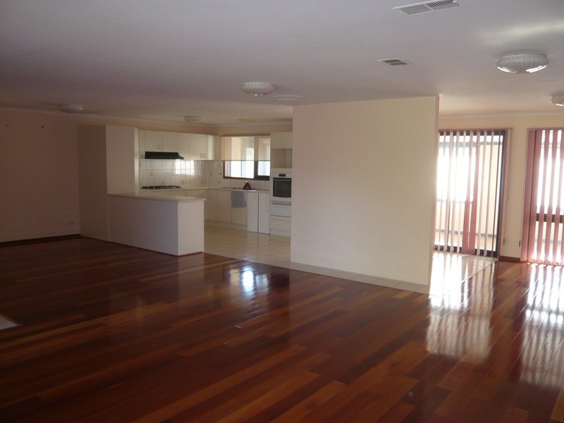 7 Wallace Road, Wantirna South VIC 3152