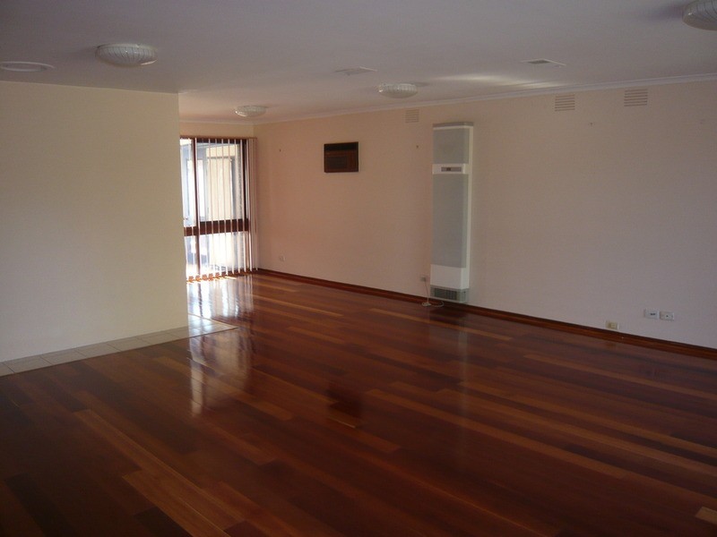 7 Wallace Road, Wantirna South VIC 3152