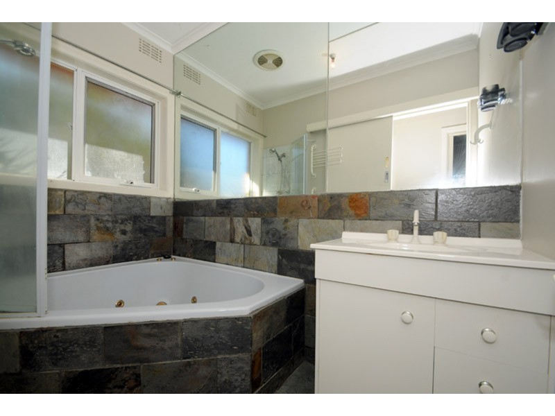 16 Glenfern Road, Ferntree Gully VIC 3156