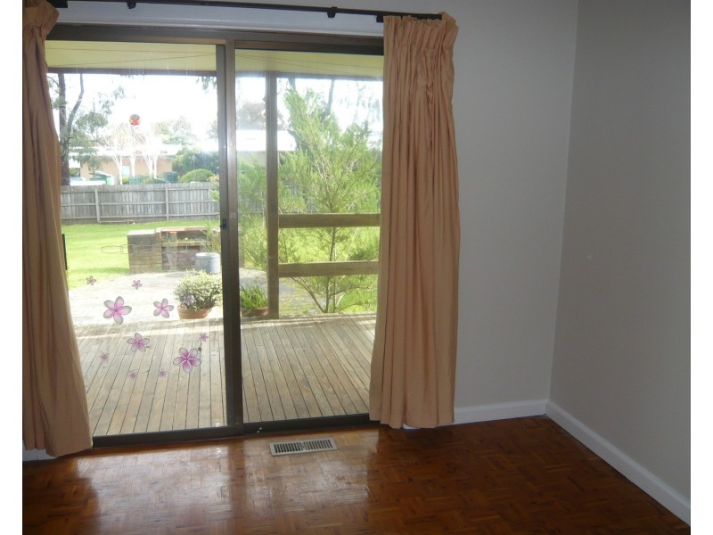 1 Mossfield Avenue, Ferntree Gully VIC 3156