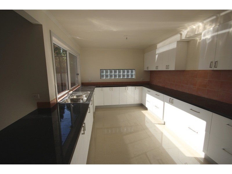 2/19 Lloyd Street, Knoxfield VIC 3180