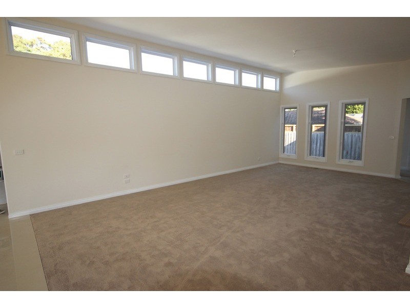 2/19 Lloyd Street, Knoxfield VIC 3180