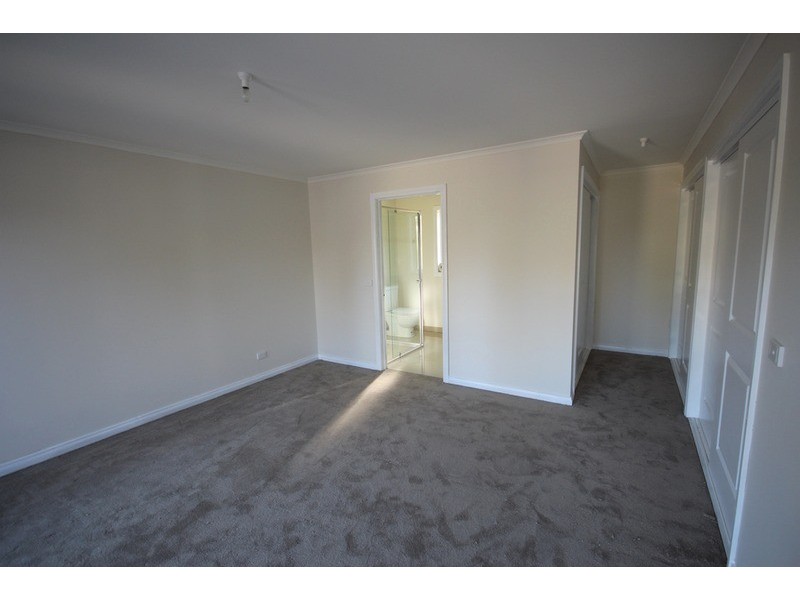 2/19 Lloyd Street, Knoxfield VIC 3180