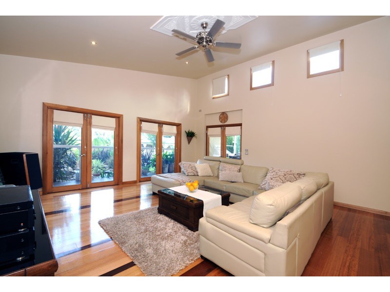 18 Glenfern Road, Ferntree Gully VIC 3156