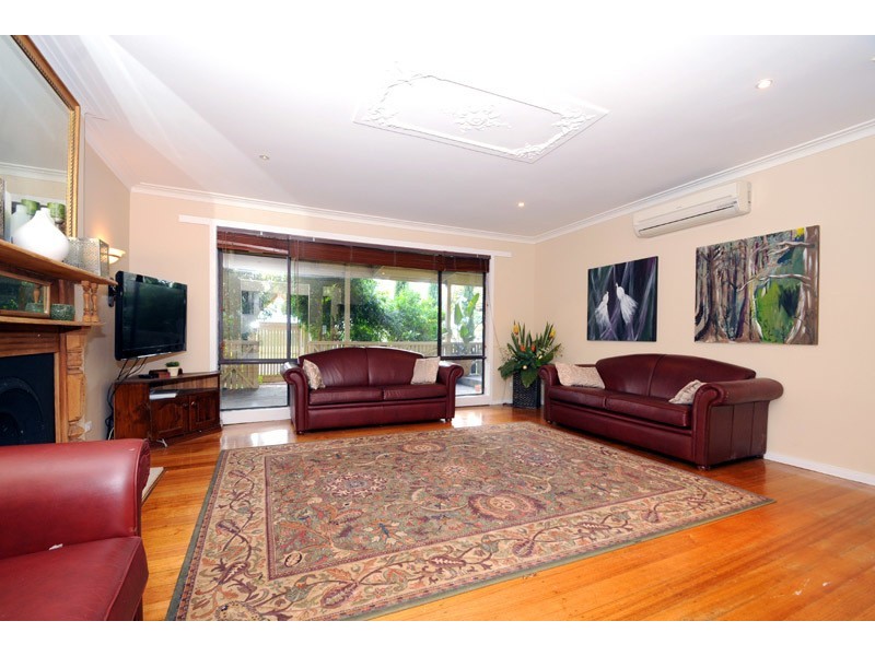 18 Glenfern Road, Ferntree Gully VIC 3156
