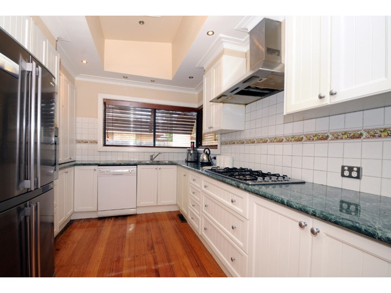 18 Glenfern Road, Ferntree Gully VIC 3156