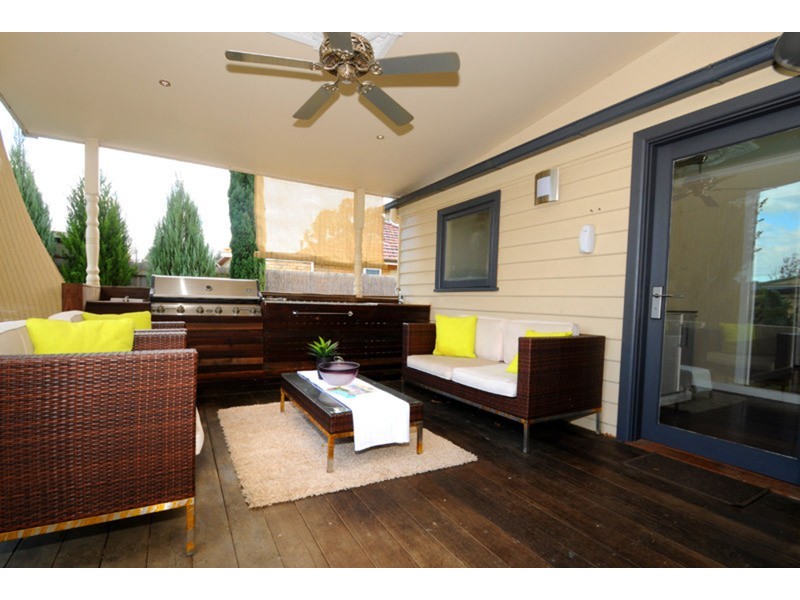 18 Glenfern Road, Ferntree Gully VIC 3156