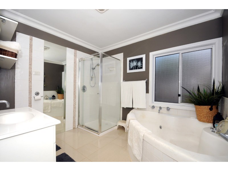 18 Glenfern Road, Ferntree Gully VIC 3156