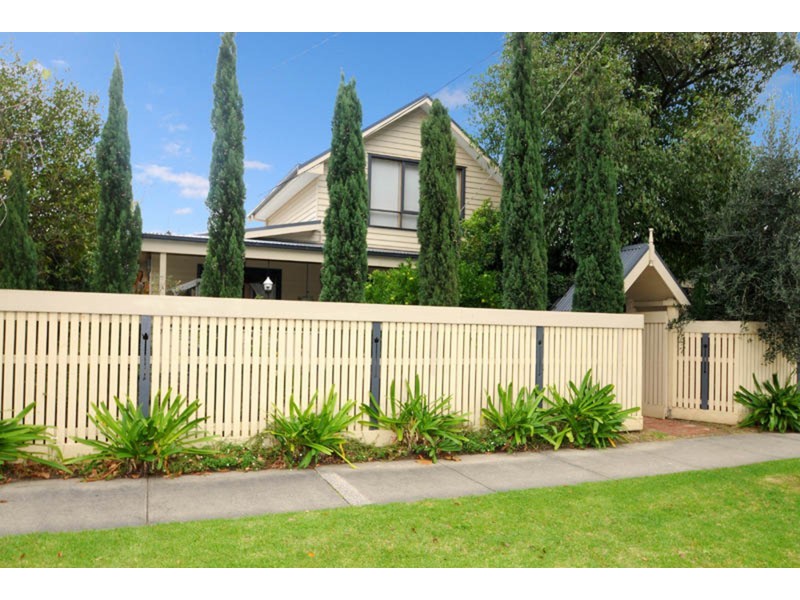 18 Glenfern Road, Ferntree Gully VIC 3156