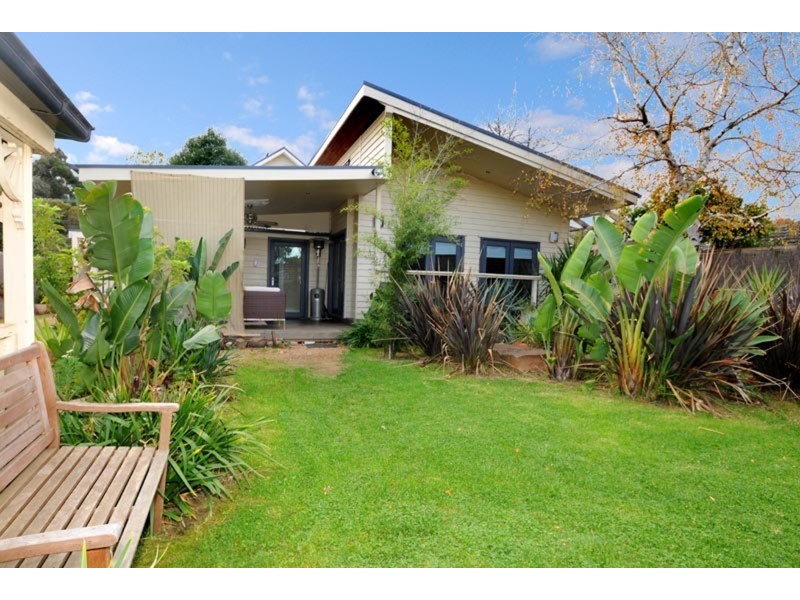 18 Glenfern Road, Ferntree Gully VIC 3156