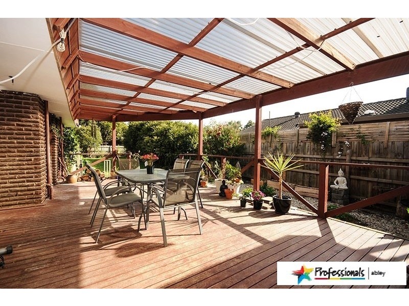 8 Beckenham Drive, Ferntree Gully VIC 3156