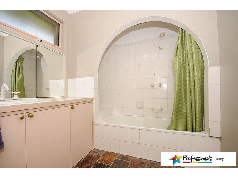 8 Beckenham Drive, Ferntree Gully VIC 3156