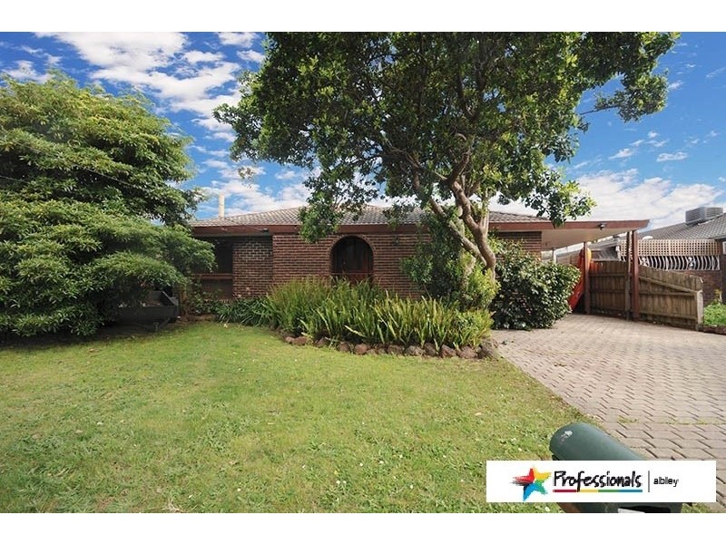 8 Beckenham Drive, Ferntree Gully VIC 3156