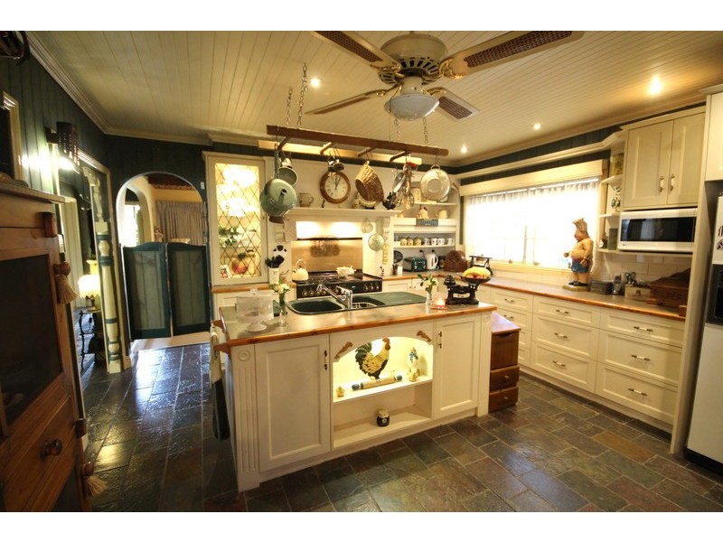 10 Piperita Avenue, Ferntree Gully VIC 3156