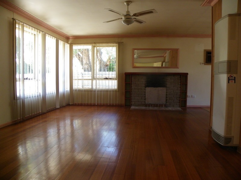 55 King Parade, Knoxfield VIC 3180