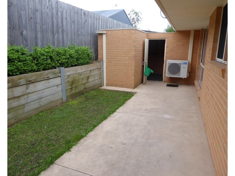 2/67 Begonia Avenue, Bayswater VIC 3153