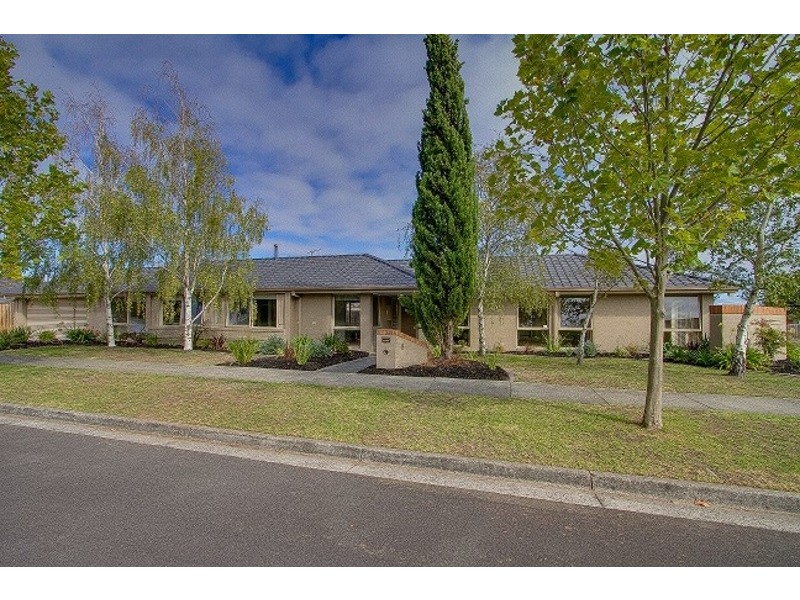 8 Pitfield Crescent, Rowville VIC 3178