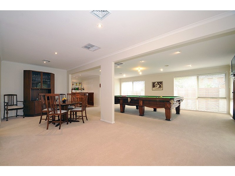 8 Pitfield Crescent, Rowville VIC 3178