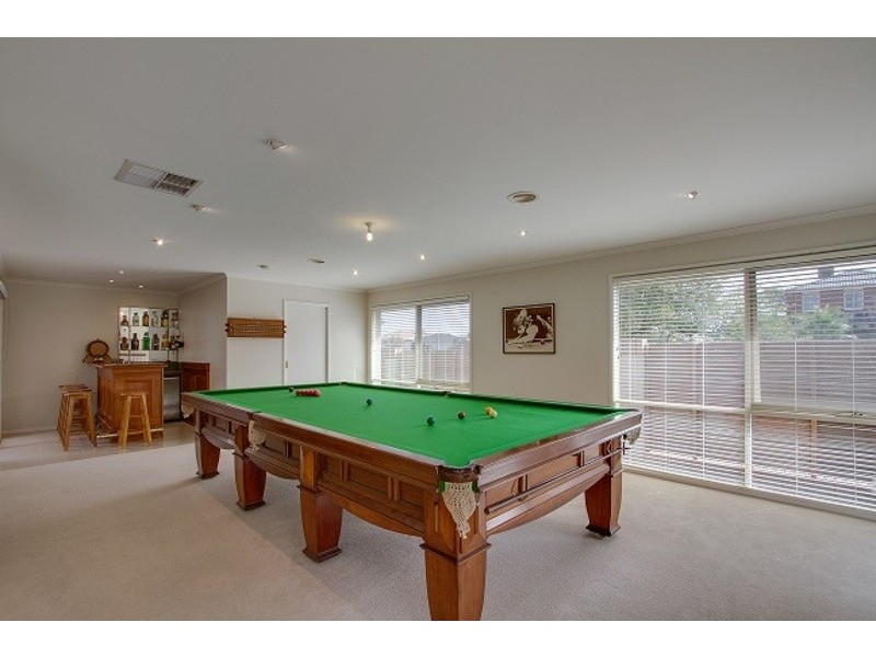 8 Pitfield Crescent, Rowville VIC 3178