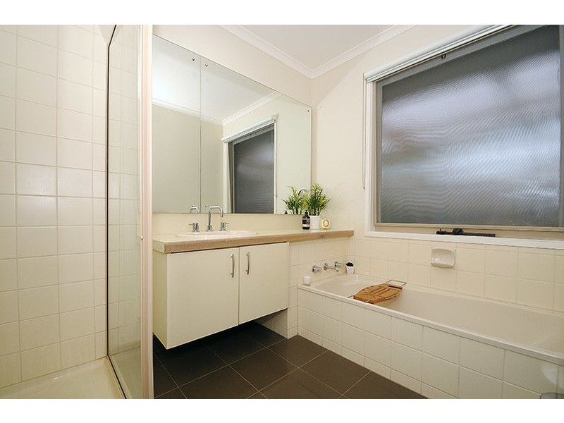 8 Pitfield Crescent, Rowville VIC 3178