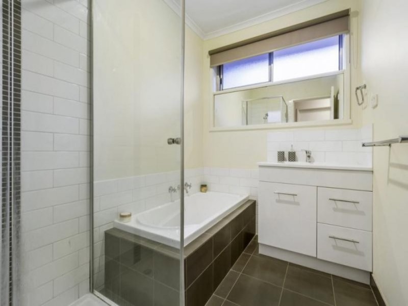 23 King Parade, Knoxfield VIC 3180