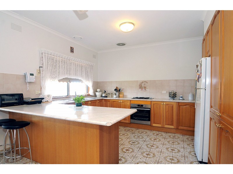 33 Adele Avenue, Ferntree Gully VIC 3156